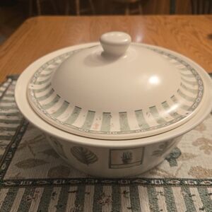 Pfaltzgraff Naturewood Round Covered Casserole 2.5 Qt